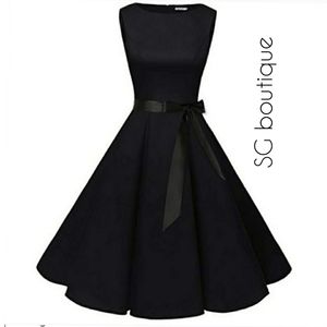 🆕⭐Mod Black Audrey Hepburn style dress⭐
